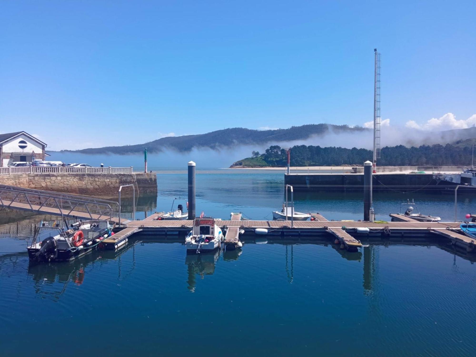 Hostal La Marina Porto do Barqueiro Esterno foto