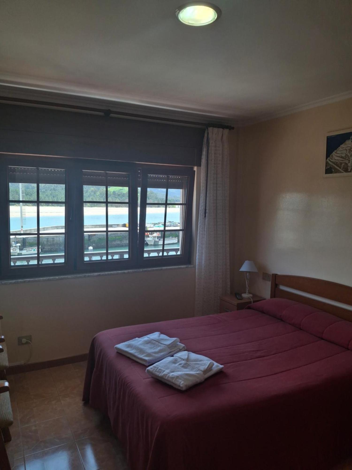 Hostal La Marina Porto do Barqueiro Esterno foto